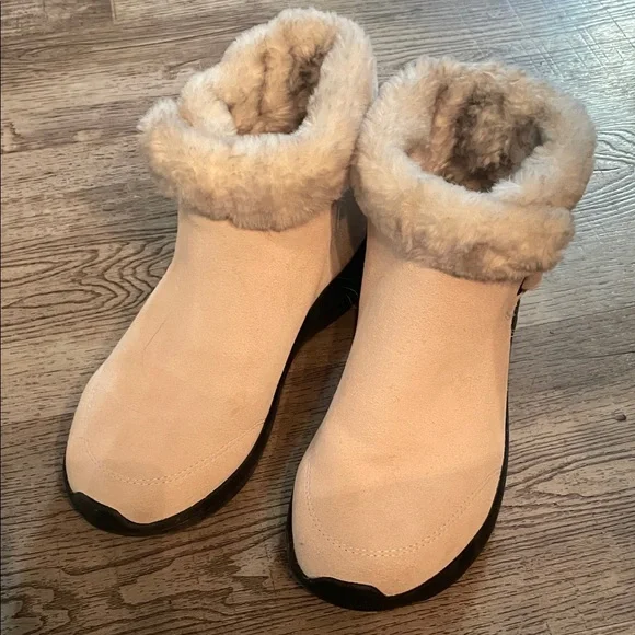 Skechers Women's Beige Fur-Lined GOGA MAT Winter Boots - Picture 8 of 8